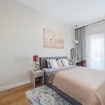 Apartment Blue Near Schindler