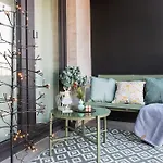 Apartment Blue Near Schindler